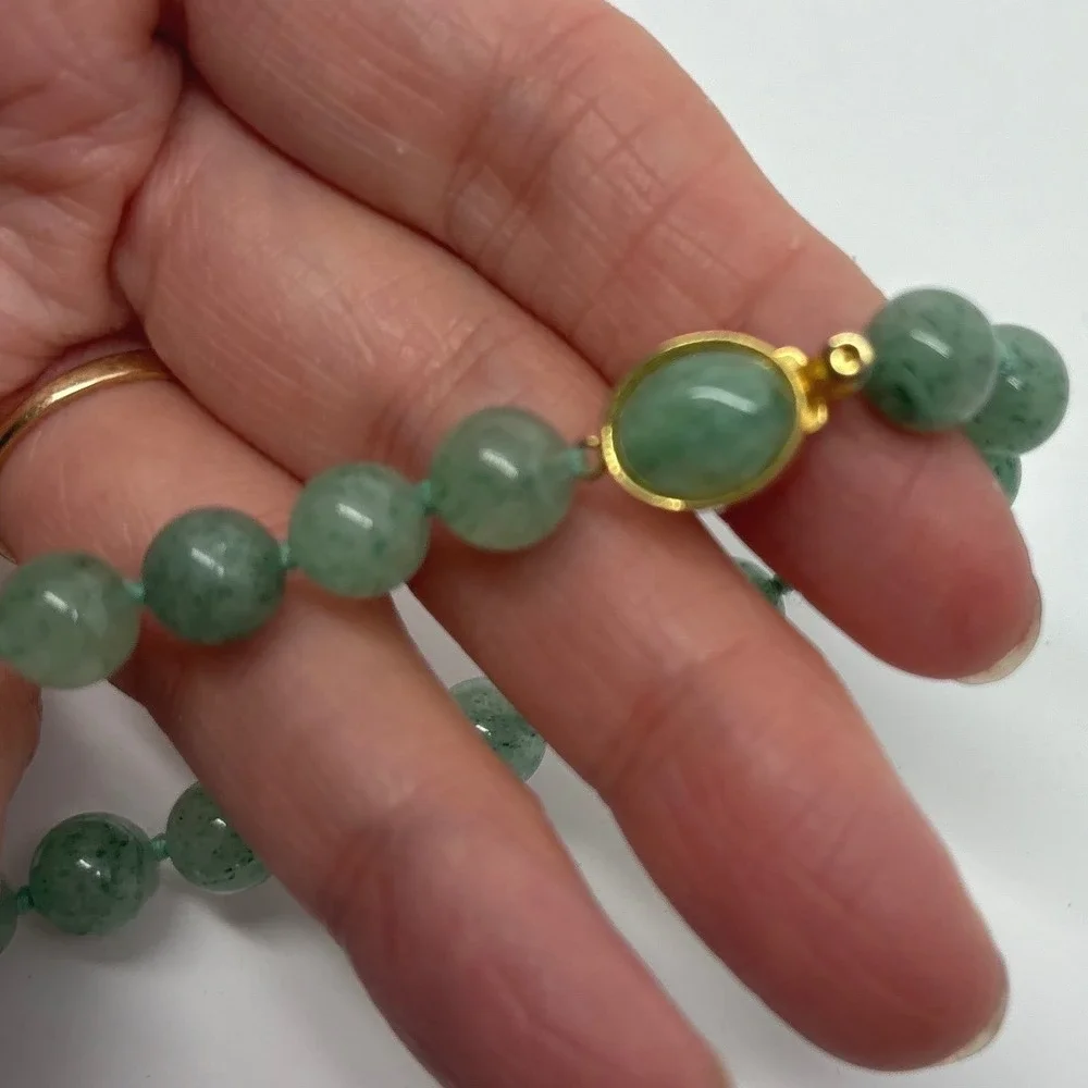 Green Aventurine‎ Beaded Bracelet Knotted Gold Tone Box Clasp 7.25 Inch Vintage